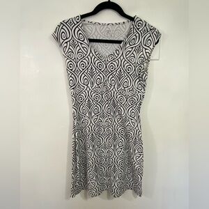 Title Nine Women’s Dress Athletic XS White Black Print Outdoors Golf Tennis